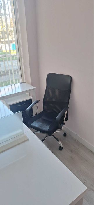 Офис мебели и оборудване