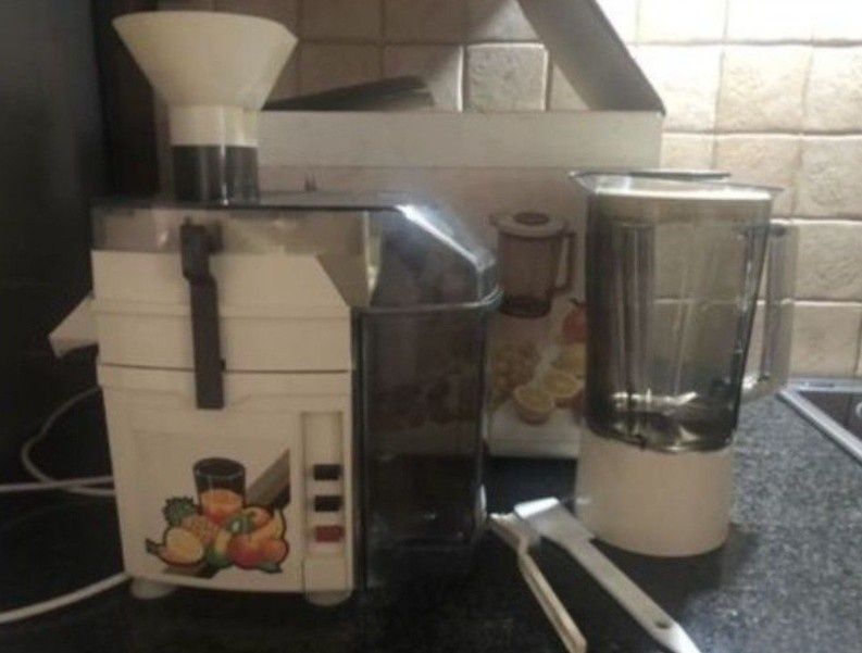 Сокоизтисквачка/кухненски робот/Сифон за газирани напитки