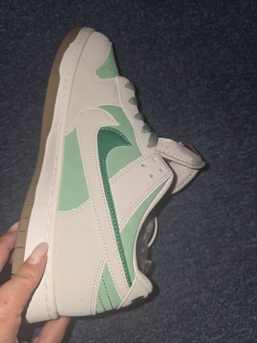 Adidași nike noi