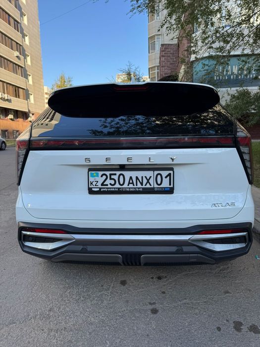Geely Atlas машина