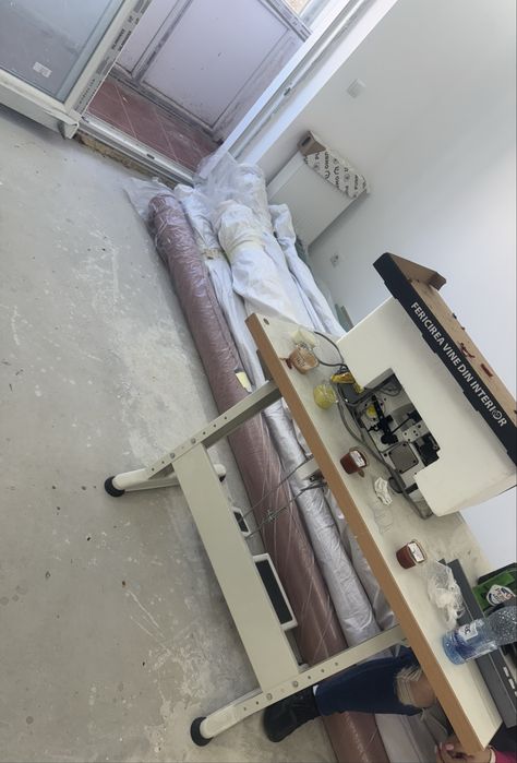 Vand Stoc  Complet perdele si draperi +masina de surfilat profesionala