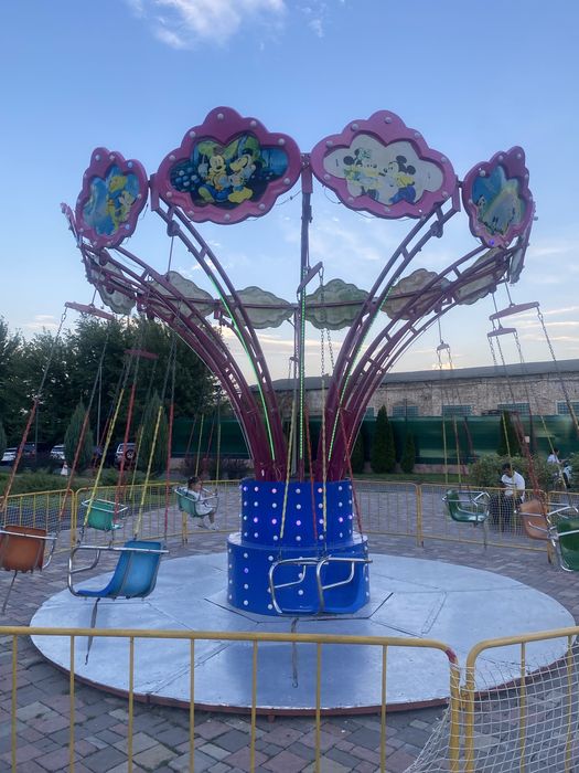 Атракцион карусель