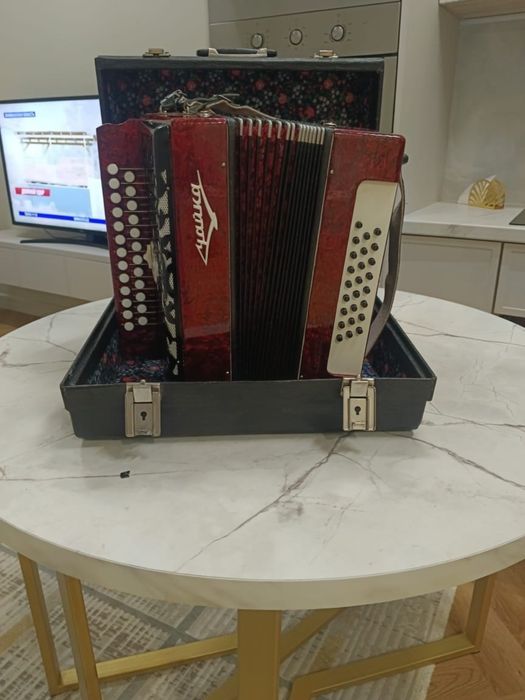 Продам гармонь Чайка М314