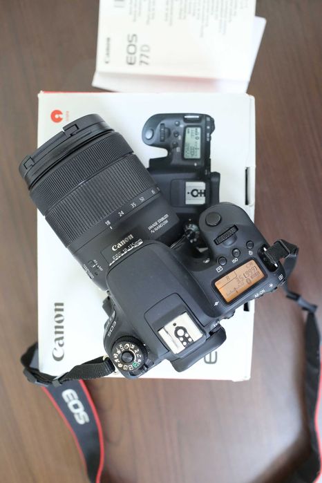 Aparat foto Canon 77D + Canon 18-135mm IS USM ideal vacanta & familie