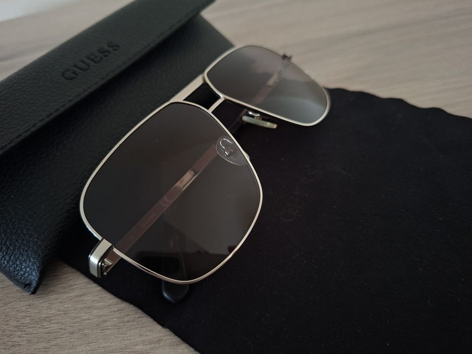Мъжки слънчеви очила Guess GU00026-10B, като нови! 

Здравейте! Разделям се с мъжки