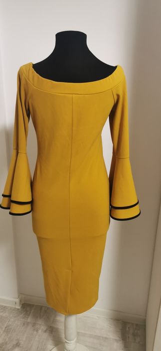 Rochie cu maneci clopot