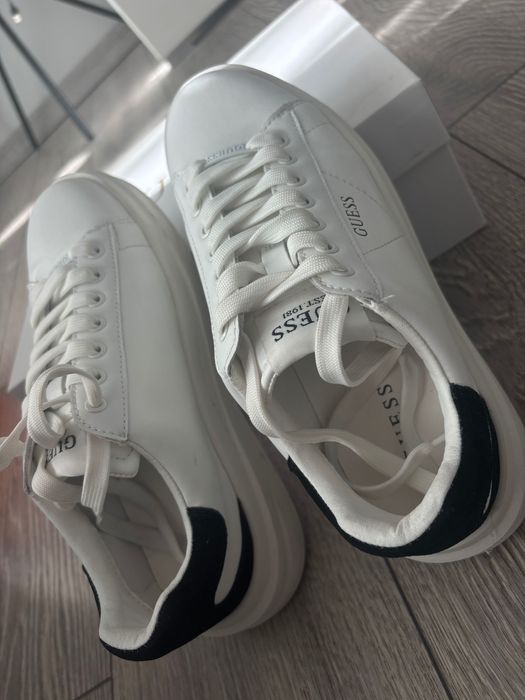 Дамски кецове Guess