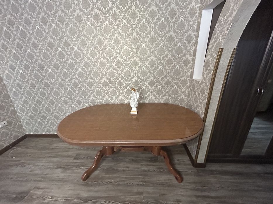 Продажа деревянного стола