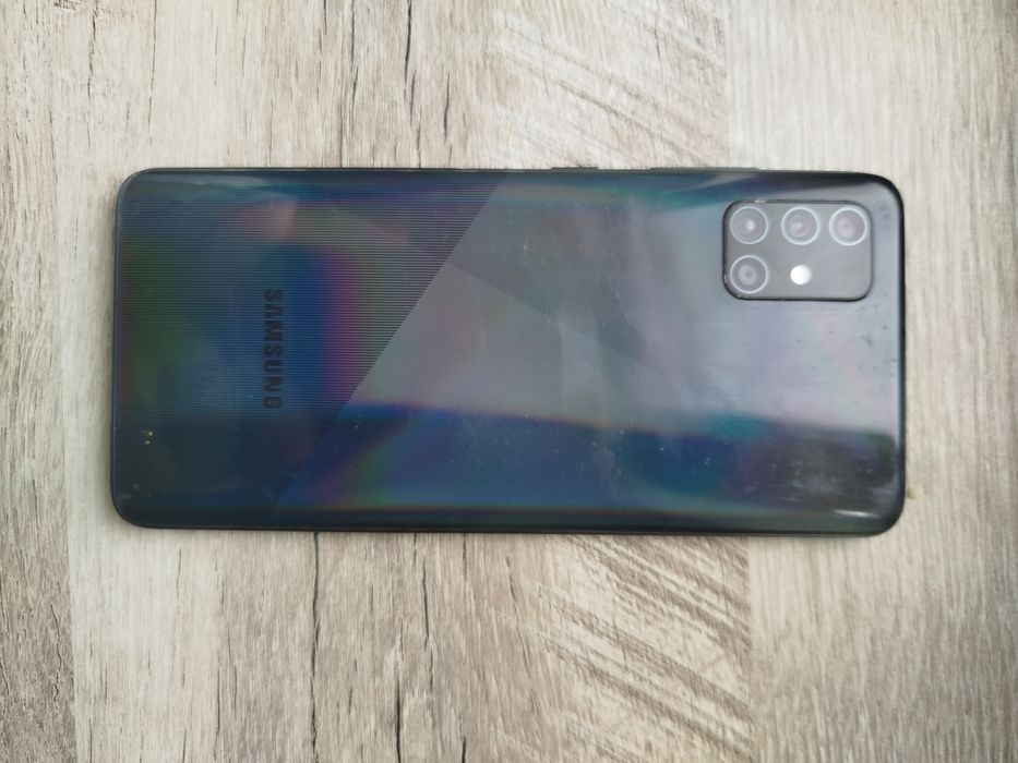 Продаю телефон Самсунг а51