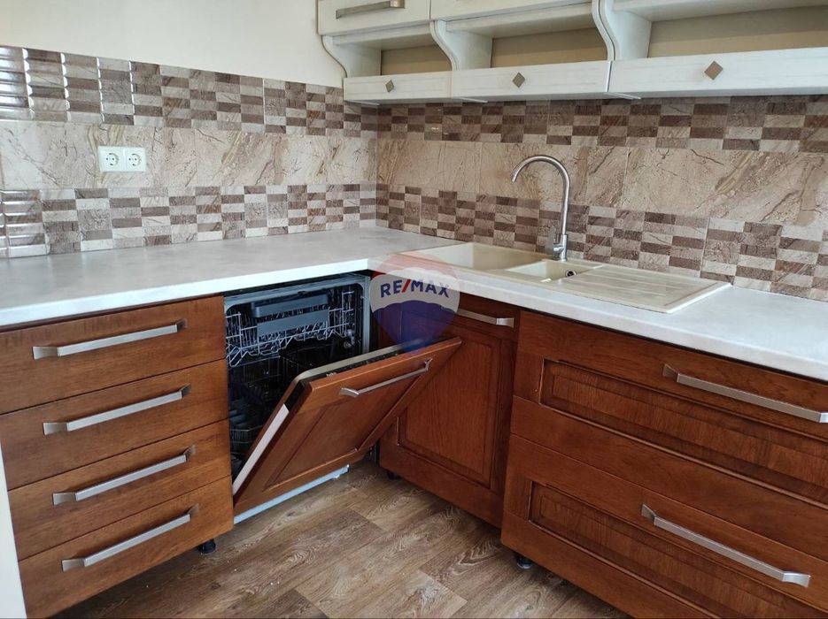 Продава се Тристаен апартамент в Варна, Бриз - 90 кв.м за 1672 €/кв.м - Снимка #1