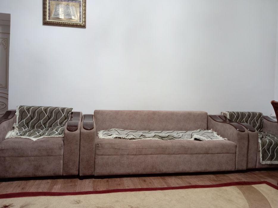 Продаётся стол и диван