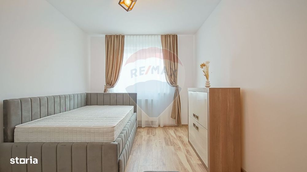 Apartament cu 3 camere, prima închiriere, în zona Tractorul