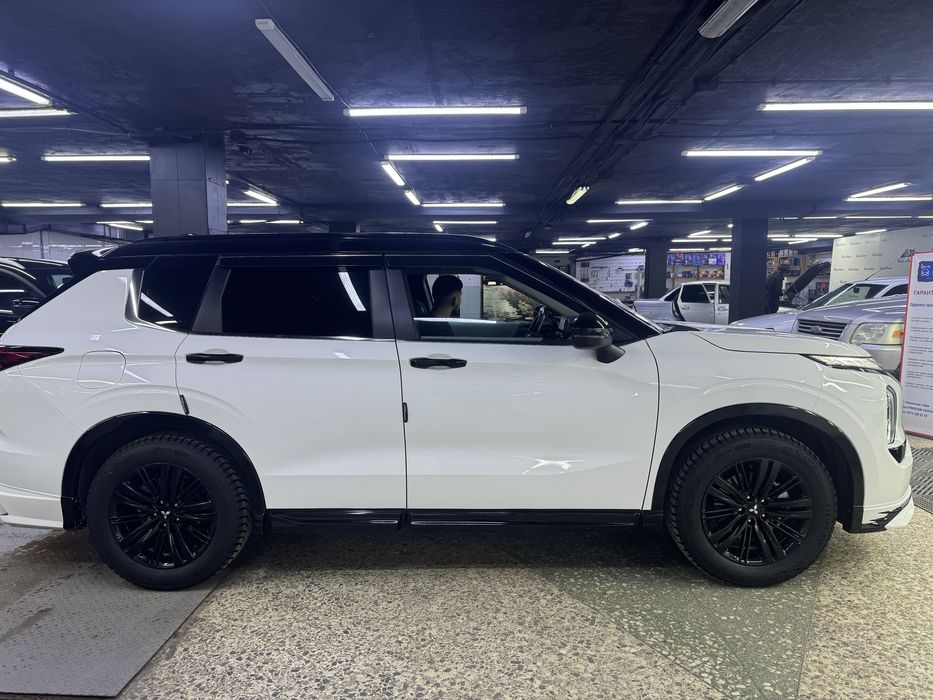 Продается Mitsubishi Autlander 2023г