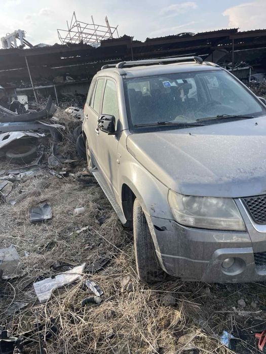 Продавам сузуки гранд витара на части 1.9д и 2.0бензин !