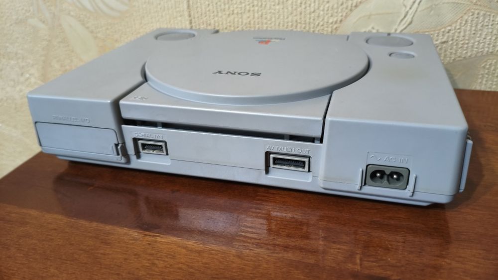 Sony PlayStation 1 SCPH-7002 PAL (FAT)