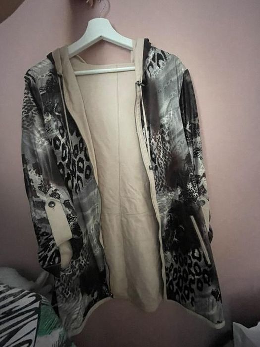 Продавам кожено манто