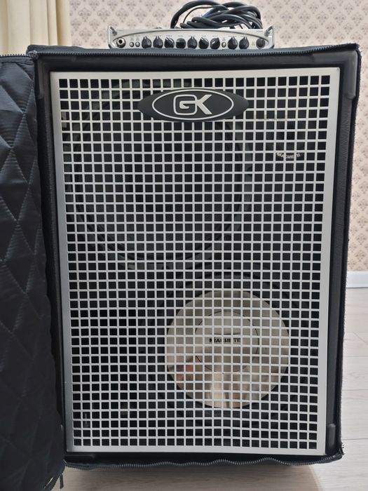 Басовый комбоусилитель