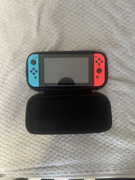 Nintendo Switch + Pro Controler + 5 игри