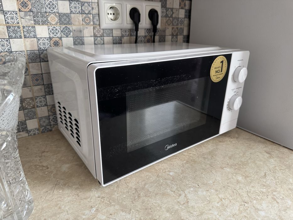 Микроволновкая белая Midea