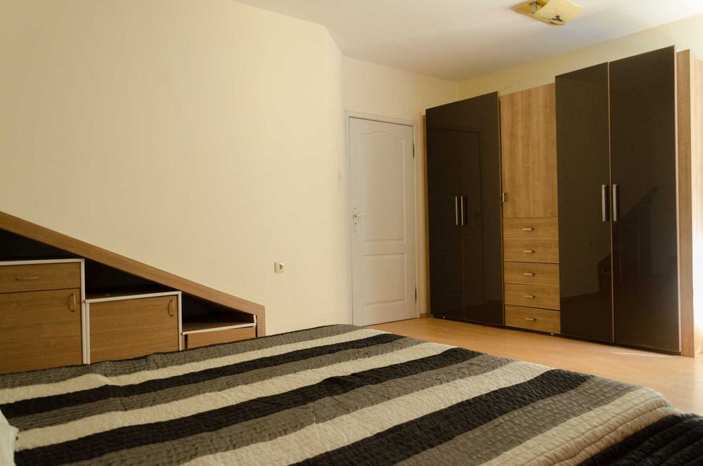 Дава се под наем Етаж от къща в Търговище, Център - 172 кв.м за 438.6 € - Снимка #3