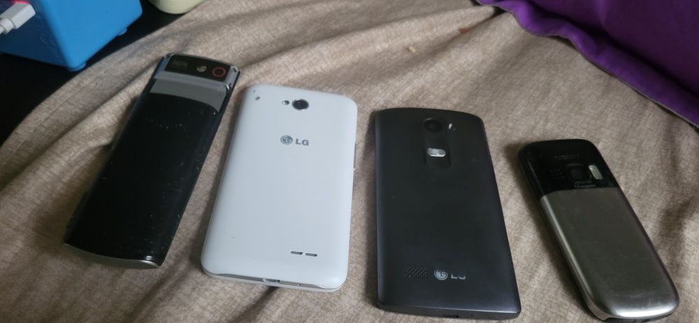 Pachet 4 telefoane retro LG, Nokia, Samsung perfect functionale libere