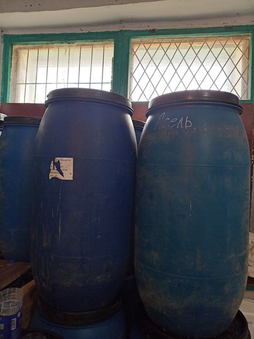 Продам бочки  170 лит