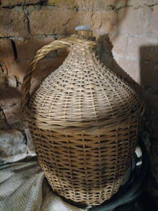 Стъклени дамаджани