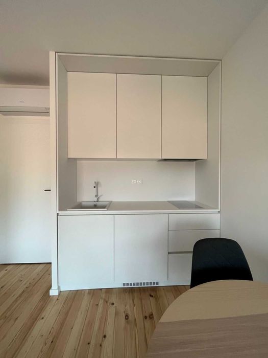 Дава се под наем Двустаен апартамент в Пловдив, Център - 60 кв.м за 548.25 € - Снимка #4