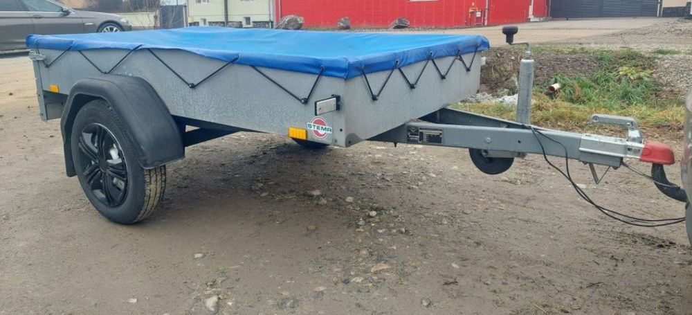 Vând remorcuta auto