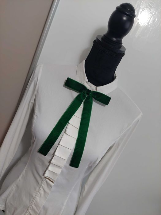 Brosa funda fundita verde din catifea