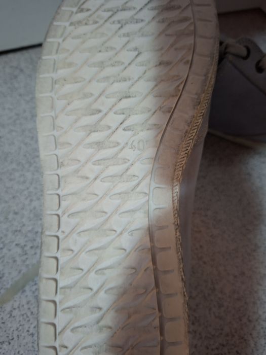 Tenisi piele marimea 40