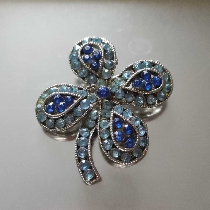 3 брошки от метал и камъчета