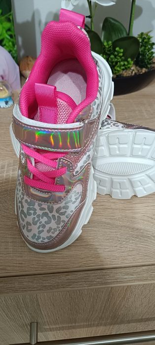 Adidași fete noi