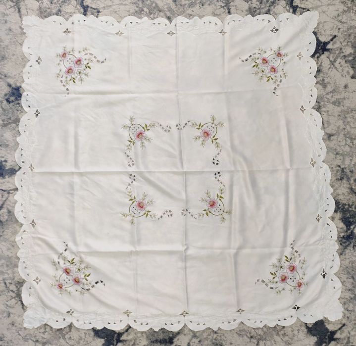 Продаются наволочки,пододеяльники,постельное белье,ткани,скатерти...