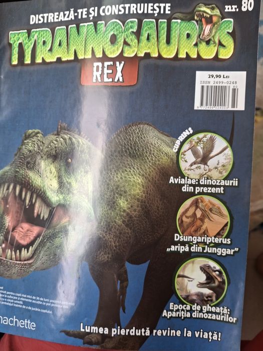 Dinozaur cu piese pentru schelet și  piele