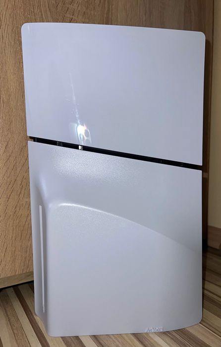 PlayStation 5 + 2 броя джойстици (оригинални)+2 игри ЕA Sports FC 25  EA Sports FC 26