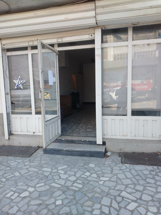 Дава се под наем Магазин в Пазарджик, Център - 50 кв.м за 178.5 € - Снимка #3