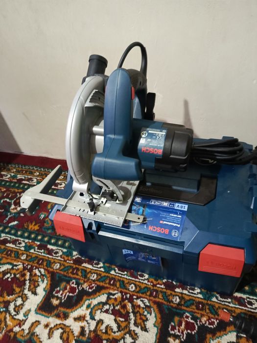 Продаю циркулярная пила Bosch GKS 190 оригинальная и абсолютно новая.