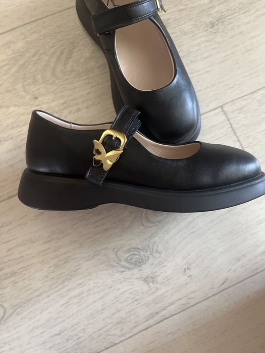 Продам  туфли черные кожаные