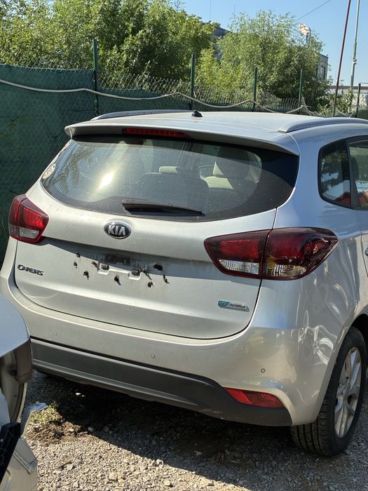 Kia carens на части