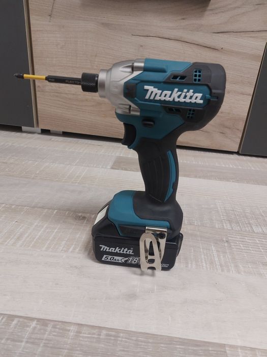 Mașină de înșurubat cu impact Makita  18V  Filetanta