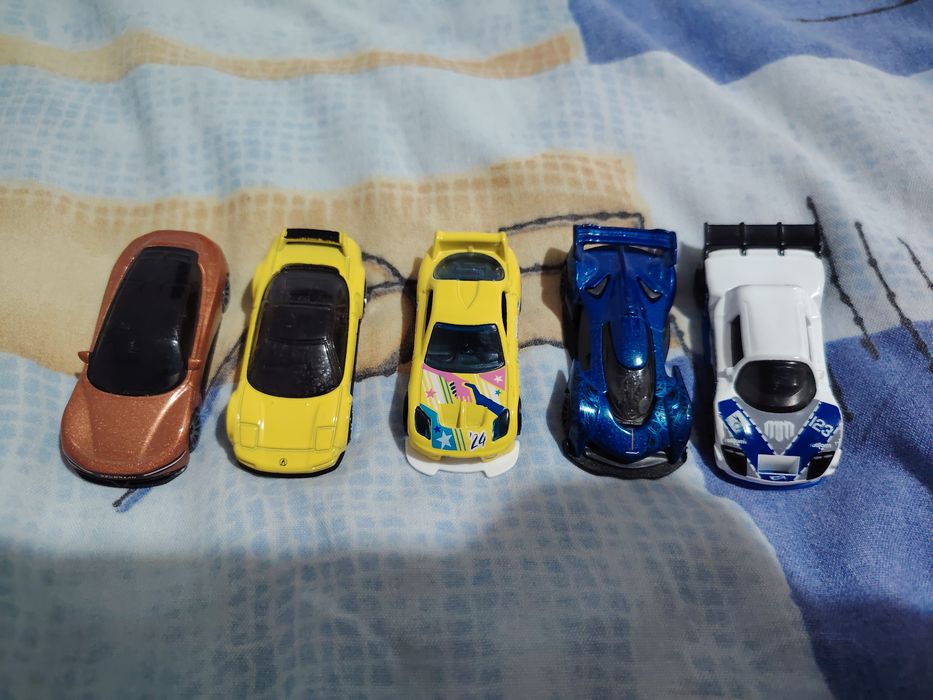Пет нови hot wheels колички
