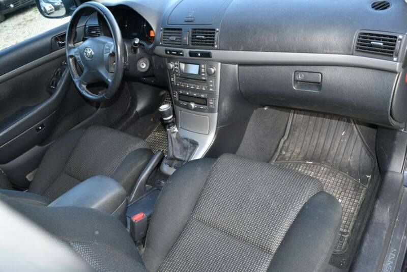 Тойота авенсис на части