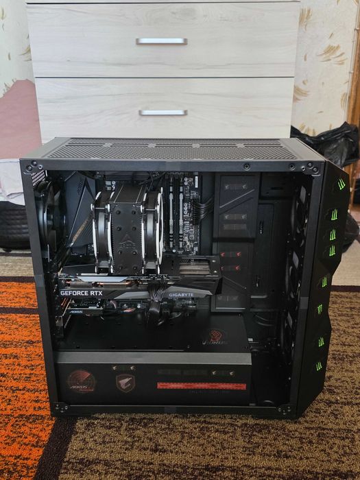 Настолен компютър/PC