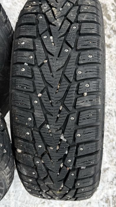 Продам комплект зимних шин