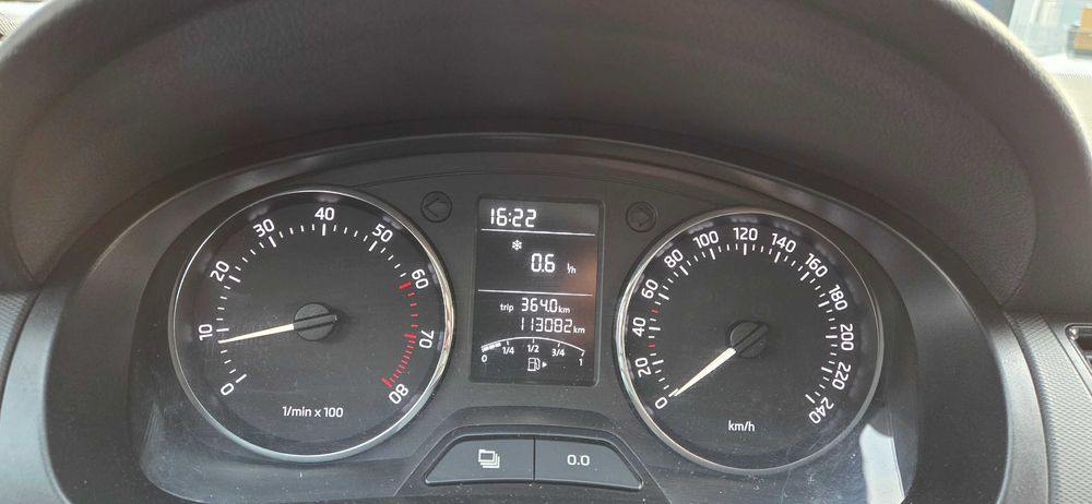 Skoda Rapid  > culoare visinie  > 105 cai  > 113 500 km > an 2013