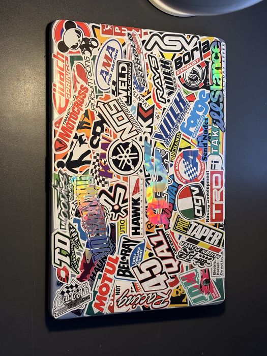 Vand laptop HP+tastatura Apple