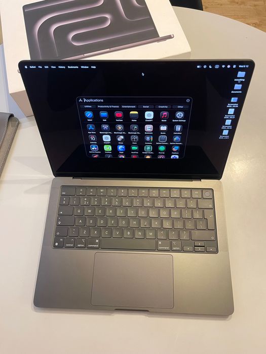 Macbook Pro M4 Pro chip 24GB RAM/512GB SSD