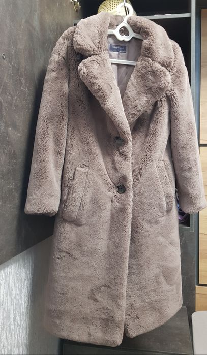 Шуба Marks & Spencer
Размер S-M
Цвет в жизни пепельно-сирене