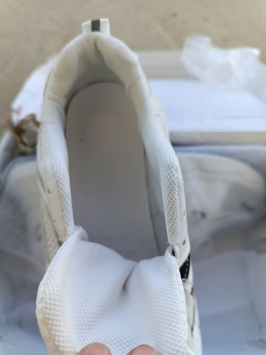 Продаю кросовки женские